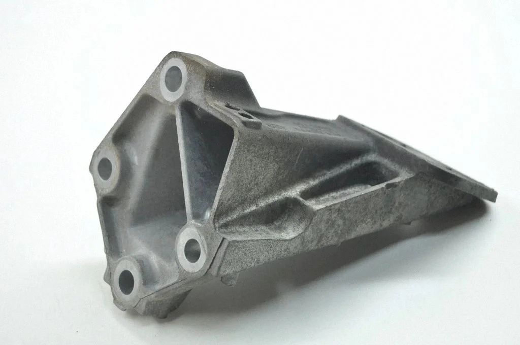 Engine mounting bracket – Land Rover Range Rover Sport L320 (2005-2013)