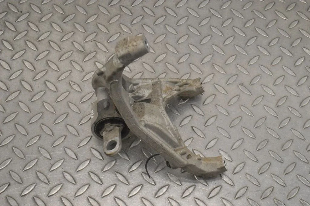 Engine mounting bracket 113468450C