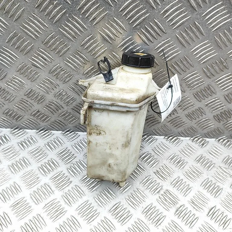 Stūres pastiprinātāja šķidruma tvertne 1643210380