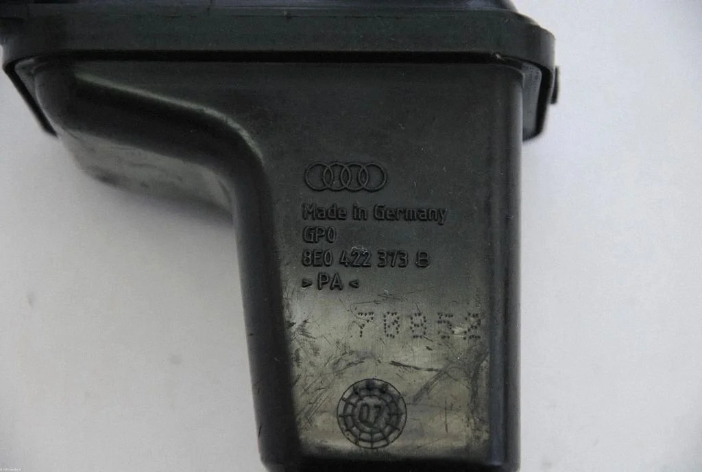Stūres pastiprinātāja šķidruma tvertne – Audi A4 S4 B7 8E 8H (2005-2008)