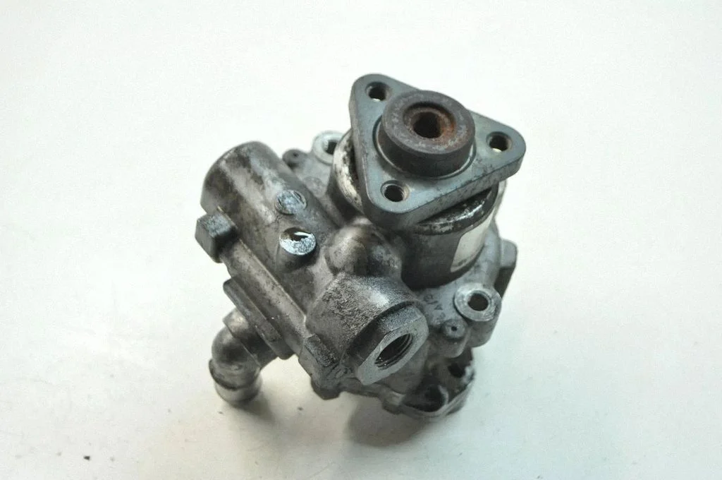 Power steering pump 4R833A674AB