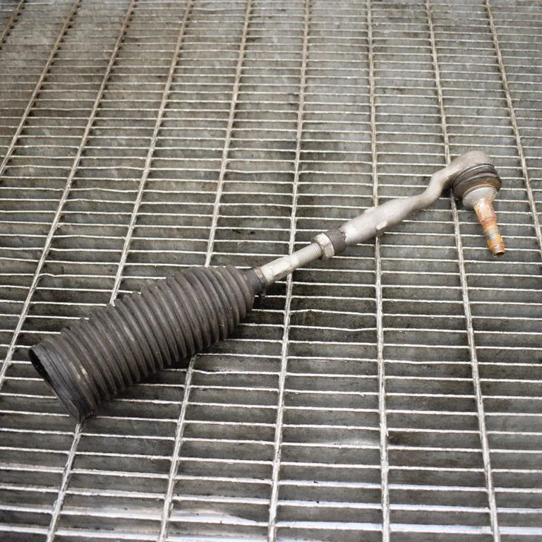 Steering tie rod – left