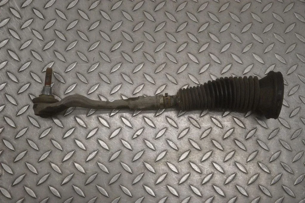 Steering tie rod – left