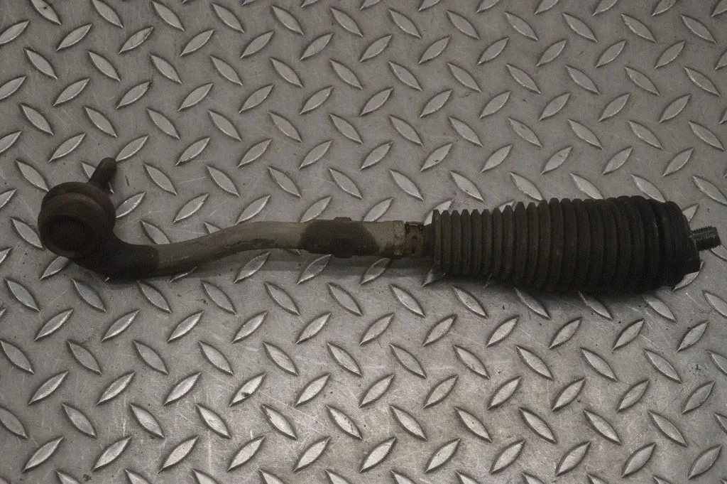 Steering tie rod – right