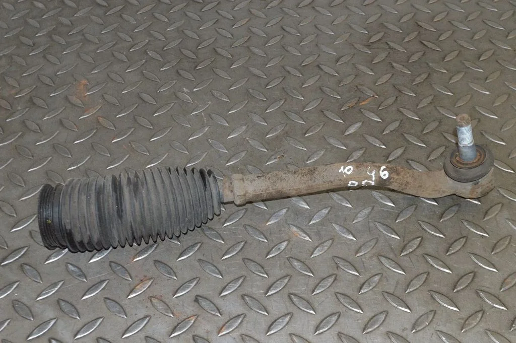 Steering tie rod – right