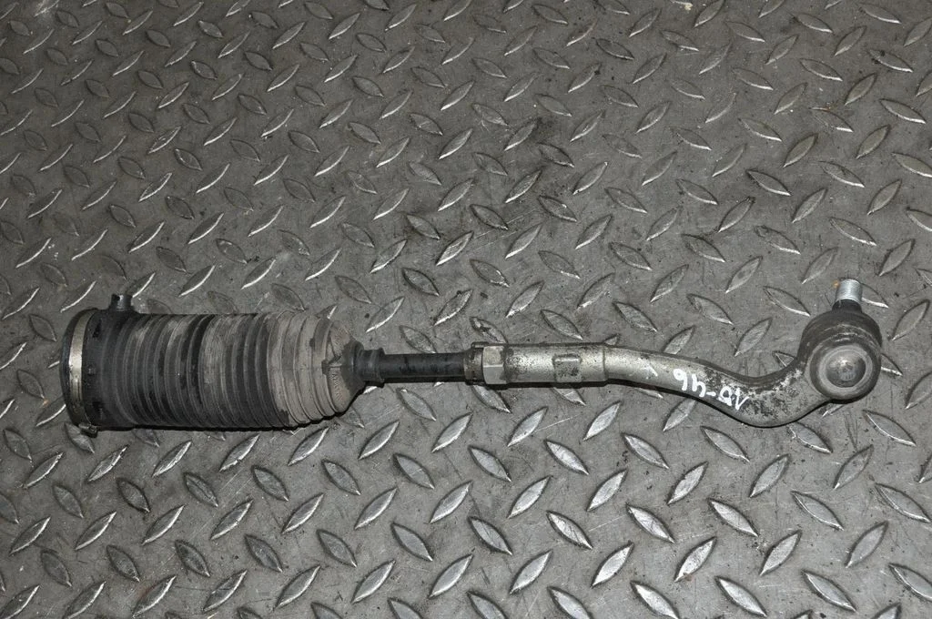 Steering tie rod – left