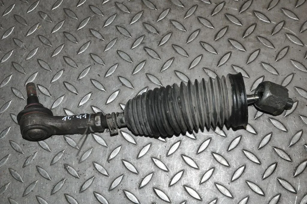 Steering tie rod – left