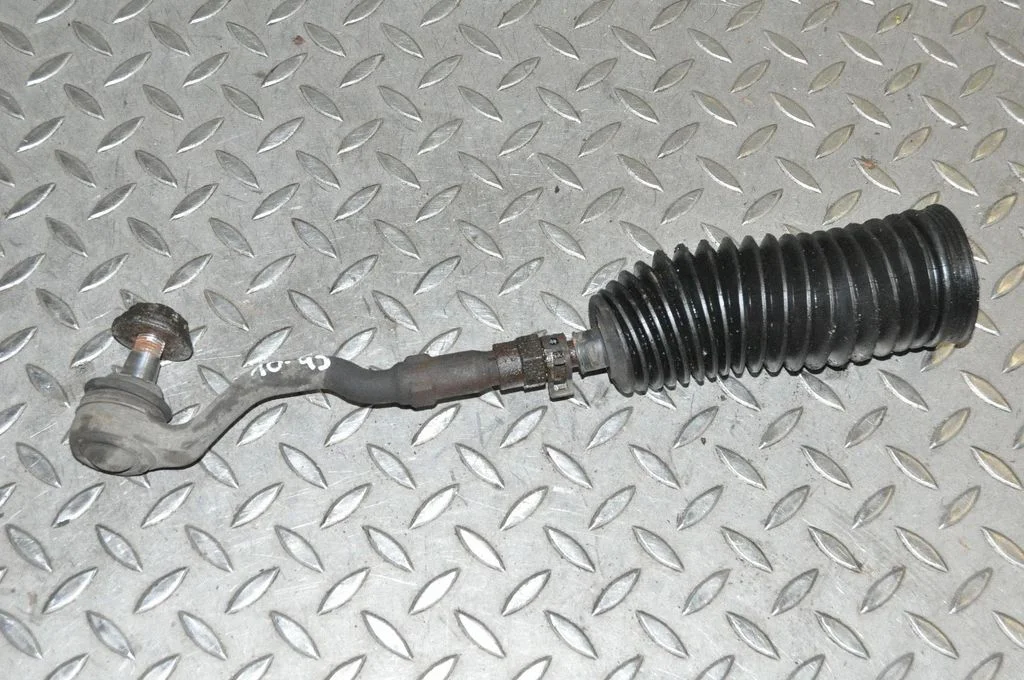 Steering tie rod – left