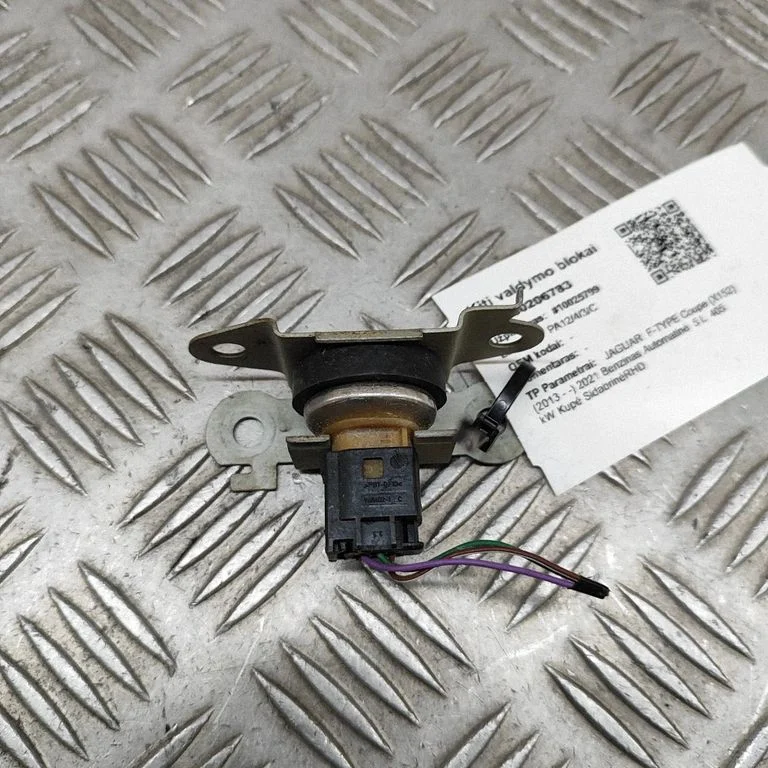 Acceleration sensor – Jaguar F-Type (2013-)