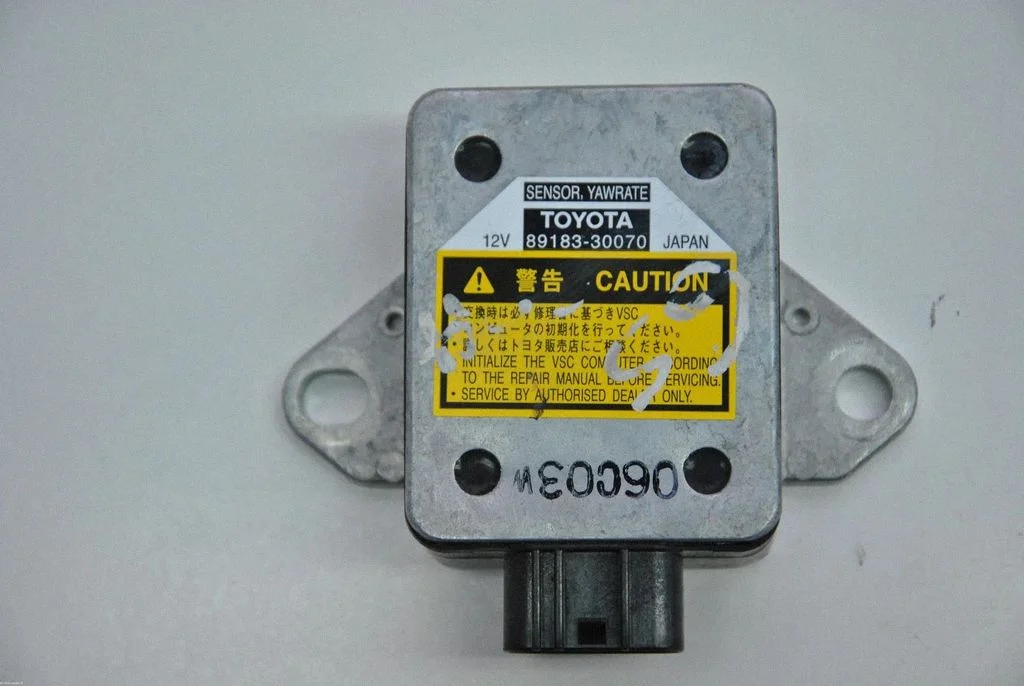 Acceleration sensor – Lexus GS 300 350 430 450H (2005-2012)