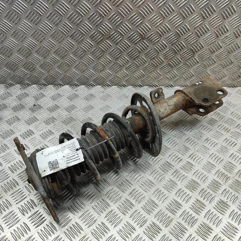 Amortyzator przedni SU001A6151