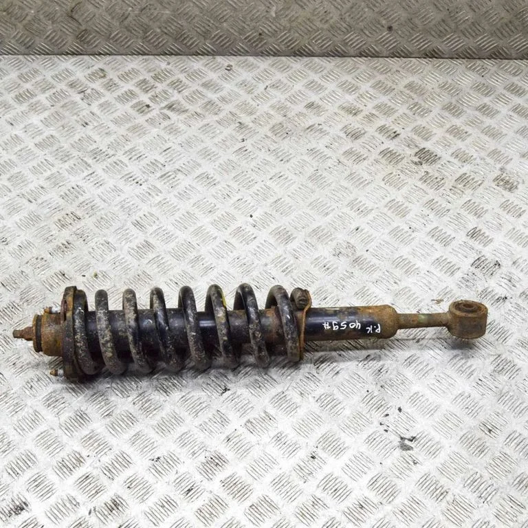 Priekšējais amortizators – Toyota Hilux (AN120, AN130) (2015-2020)