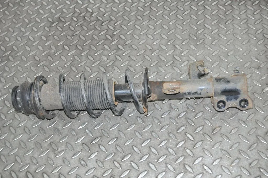 Eesmine amortisaator – Nissan Note (E11) (2006-2014), vasak