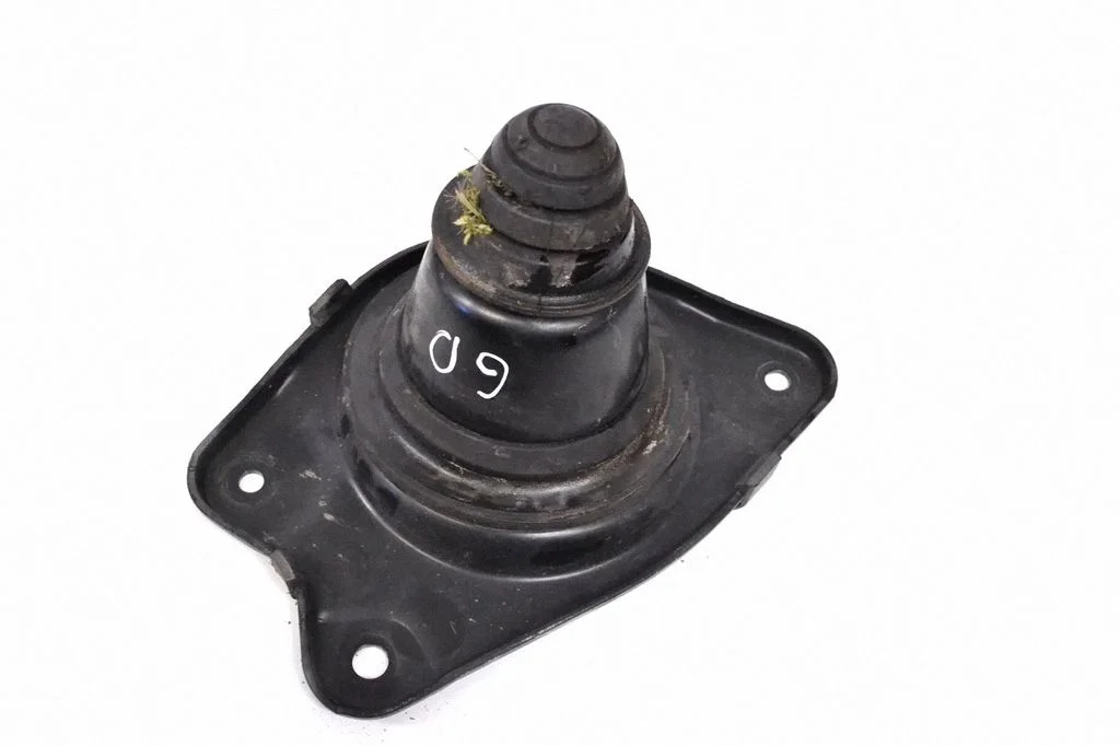 Front upper strut mount – Lexus RX 450H (2016-)