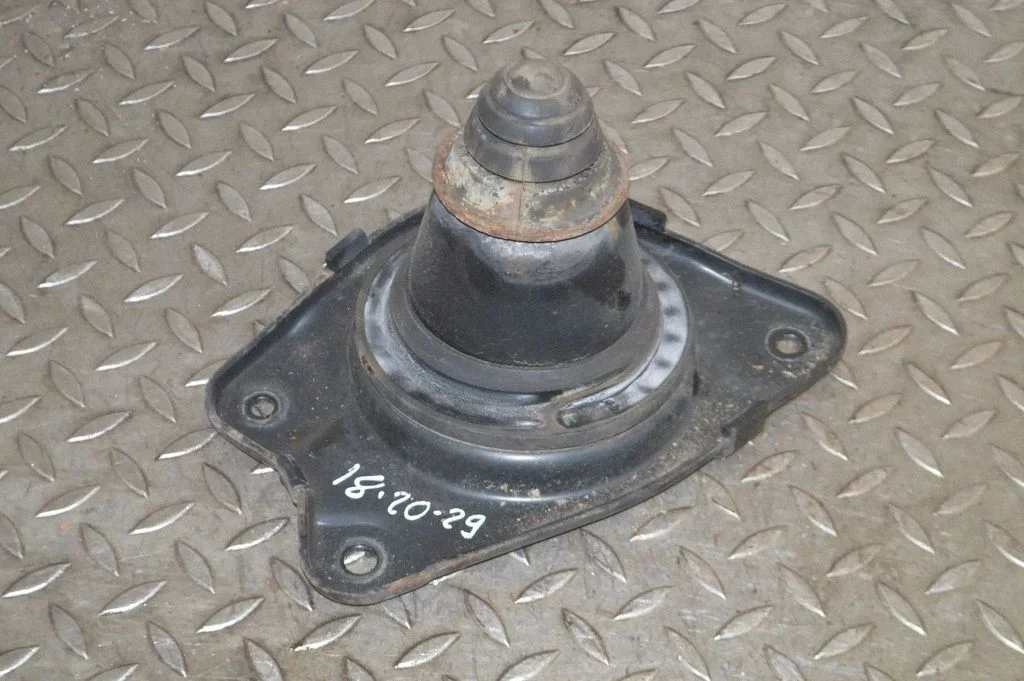 Front upper strut mount – Lexus RX 450H (2016-)