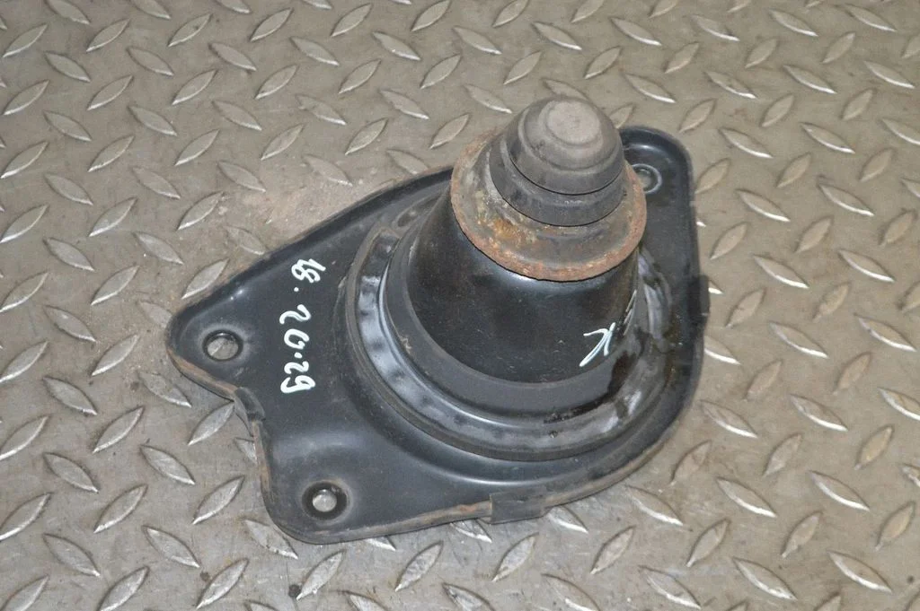 Front upper strut mount – Lexus RX 450H (2016-)