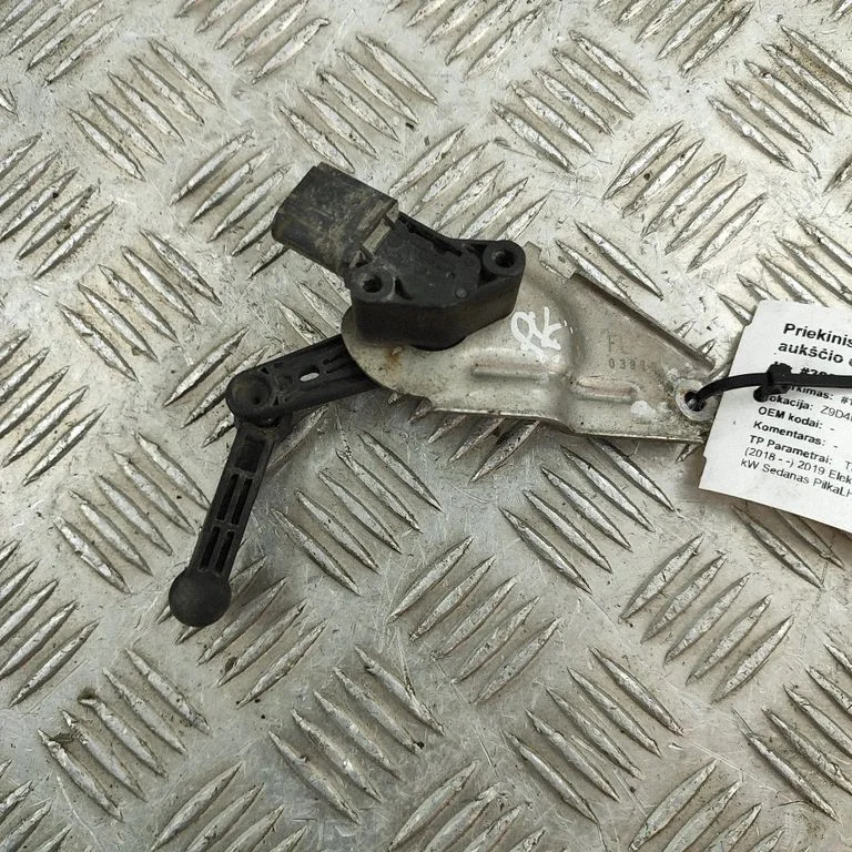 Augstuma devējs (priekšējo lukturu) – Tesla Model S (2012-)