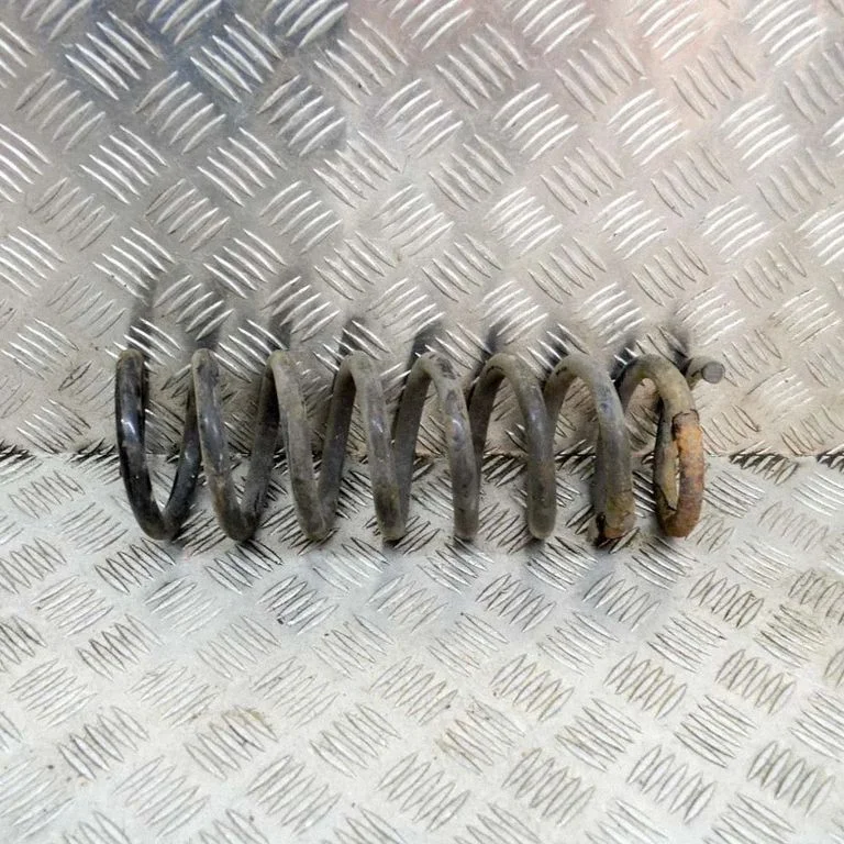 Priekšējā atspere – labā