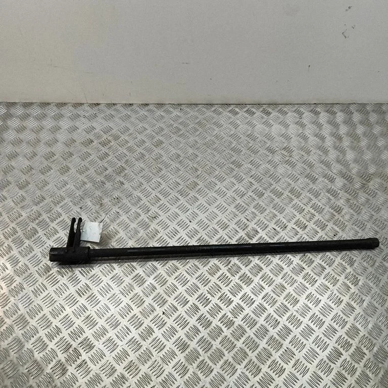 Priekšējā stabilizatora atsaite 7UR5734T11RH8G2