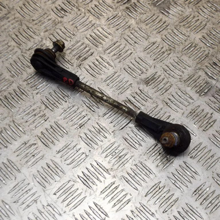 Priekšējā stabilizatora atsaite 6862857