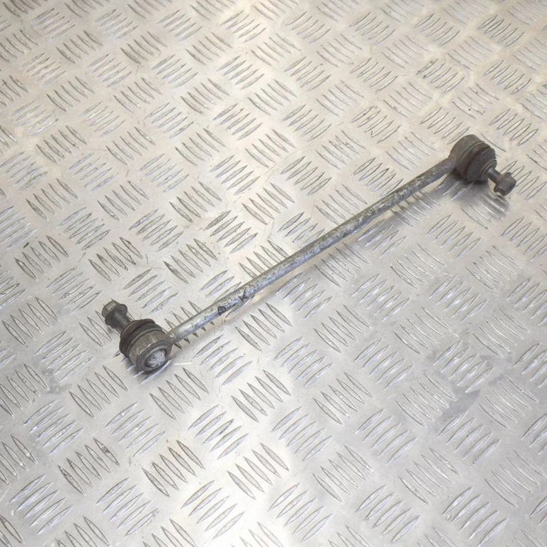 Priekšējā stabilizatora atsaite BJ323B438AC