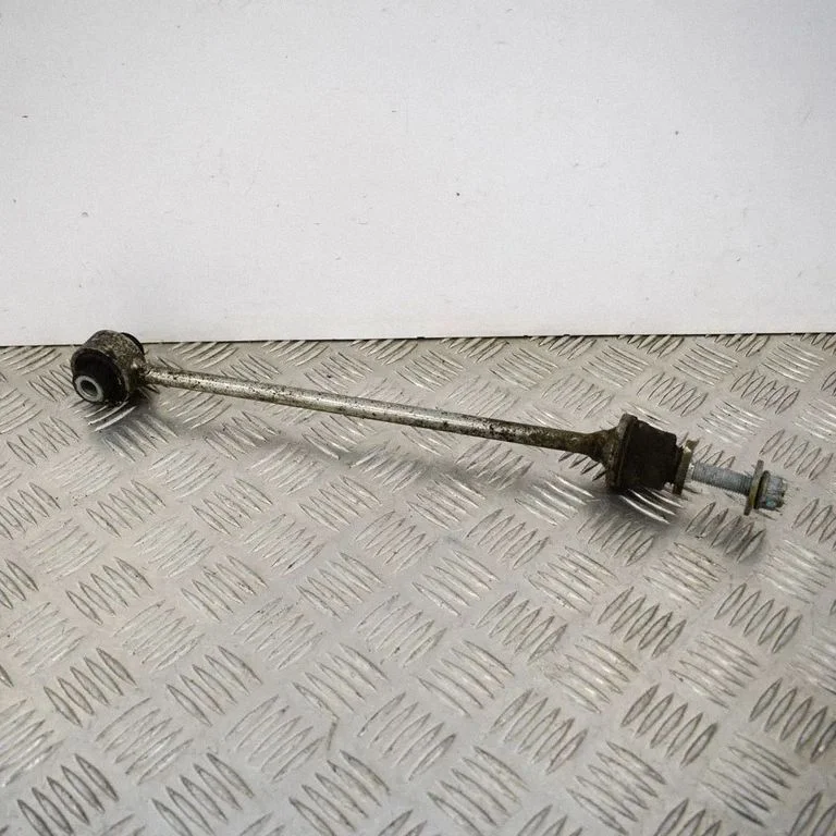 Priekšējā stabilizatora atsaite – labā