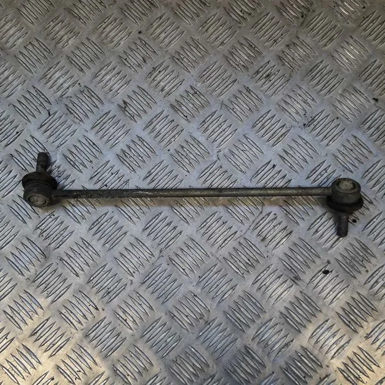 Priekšējā stabilizatora atsaite – kreisā