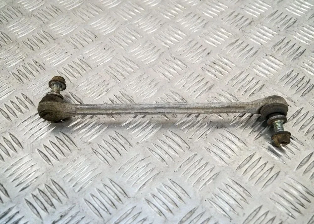 Priekšējā stabilizatora atsaite – labā