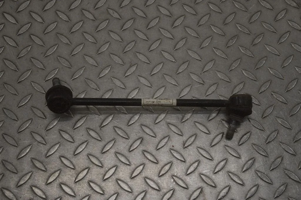 Priekšējā stabilizatora atsaite – Tesla Model S (2012-)