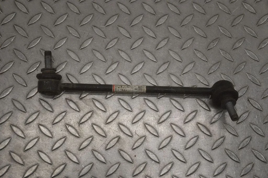 Priekšējā stabilizatora atsaite – Tesla Model S (2012-)