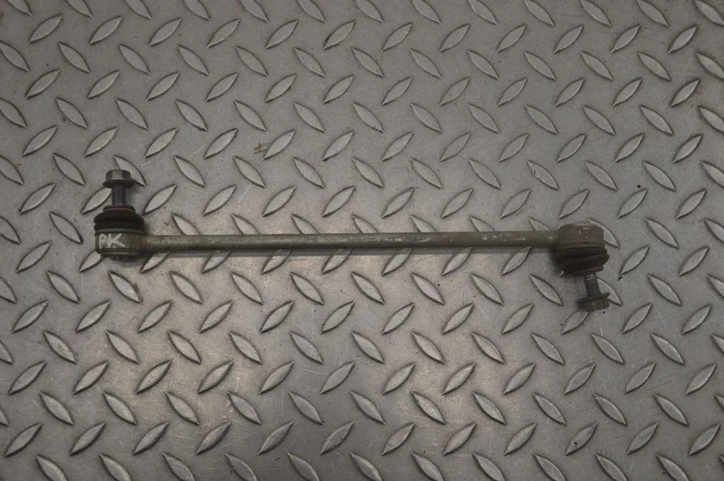 Priekšējā stabilizatora atsaite BJ323B438AC