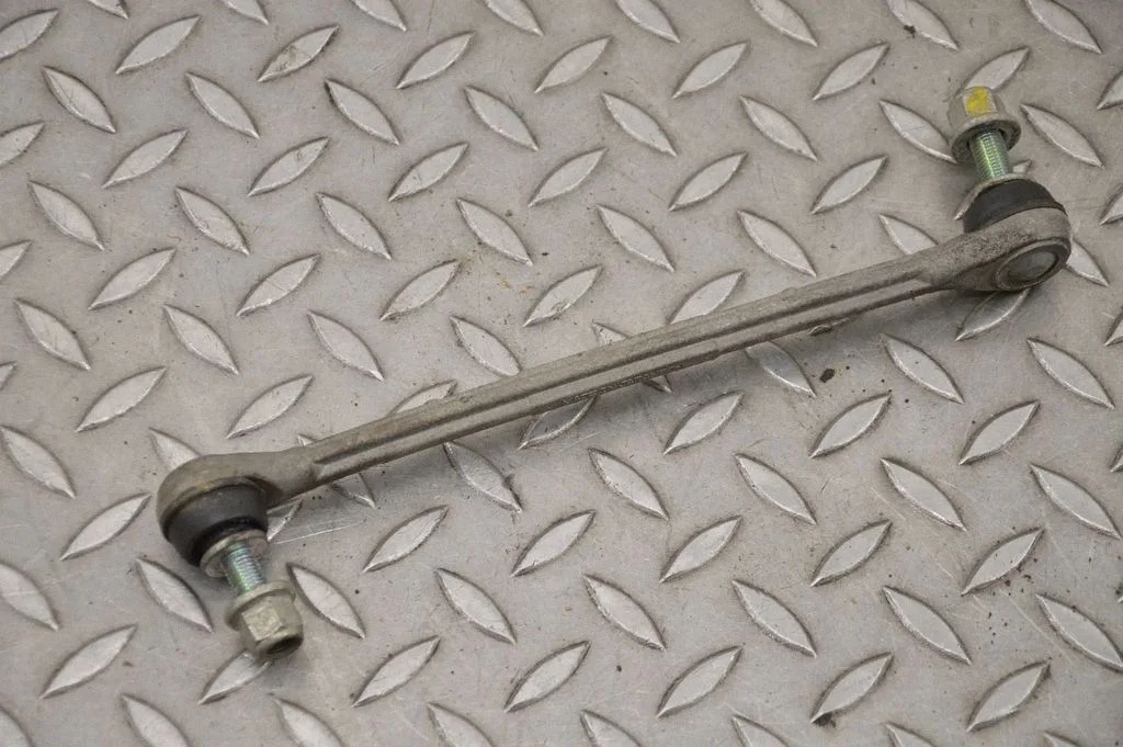 Priekšējā stabilizatora atsaite – labā