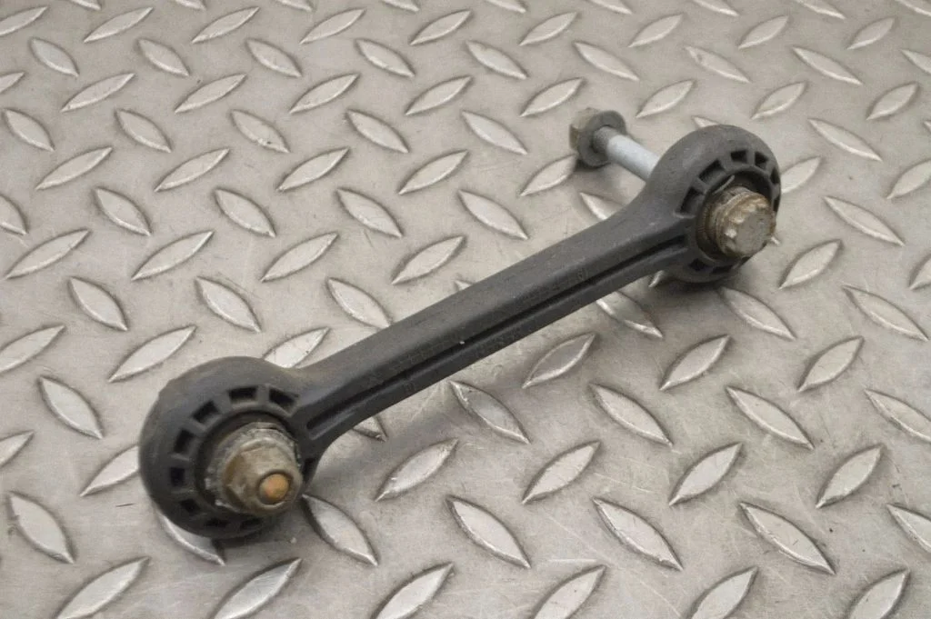 Priekšējā stabilizatora atsaite – Audi A4 S4 B9 (2015-2019)
