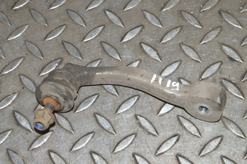 Priekšējā stabilizatora atsaite – kreisā