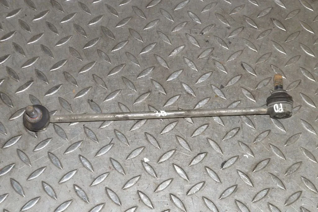 Priekšējā stabilizatora atsaite – labā