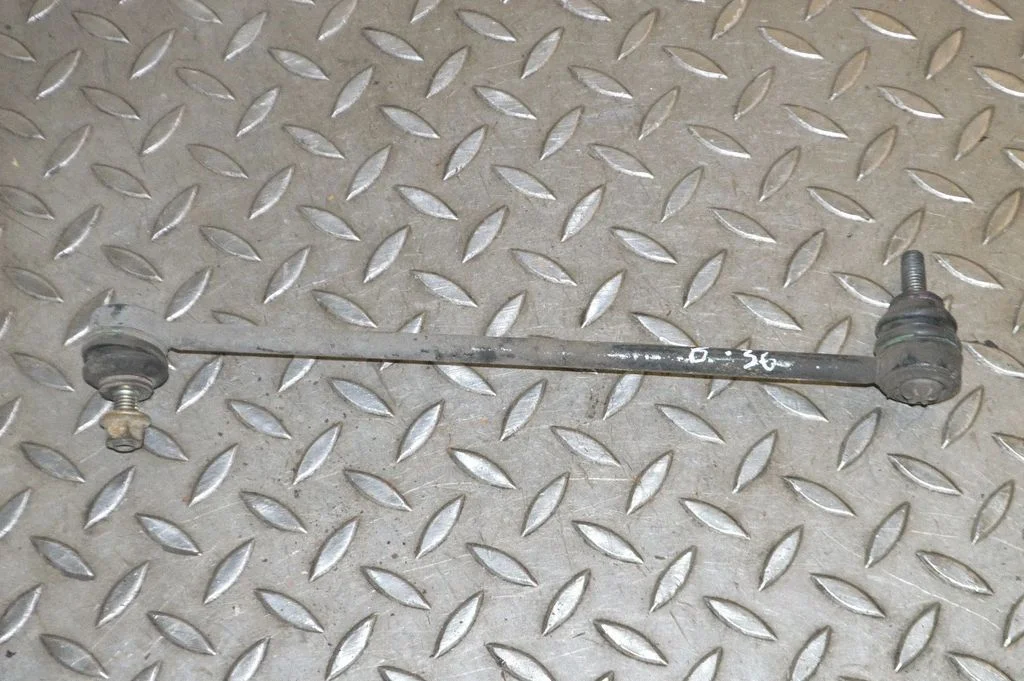 Priekšējā stabilizatora atsaite – labā