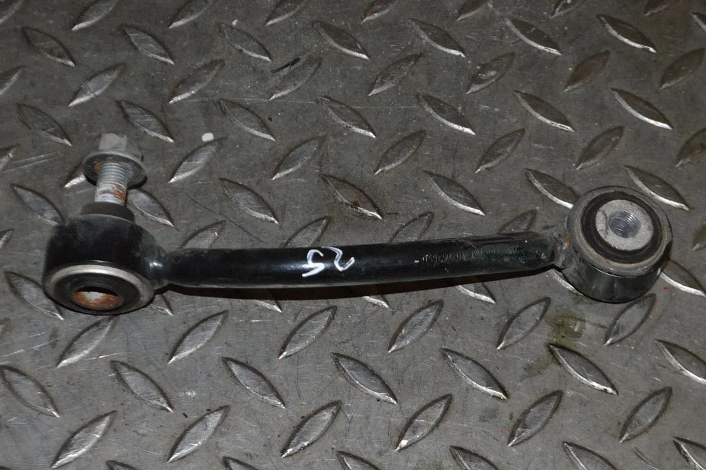 Eesmise stabilisaatori varras (link) – Porsche Cayenne (92A) (2010-2017)