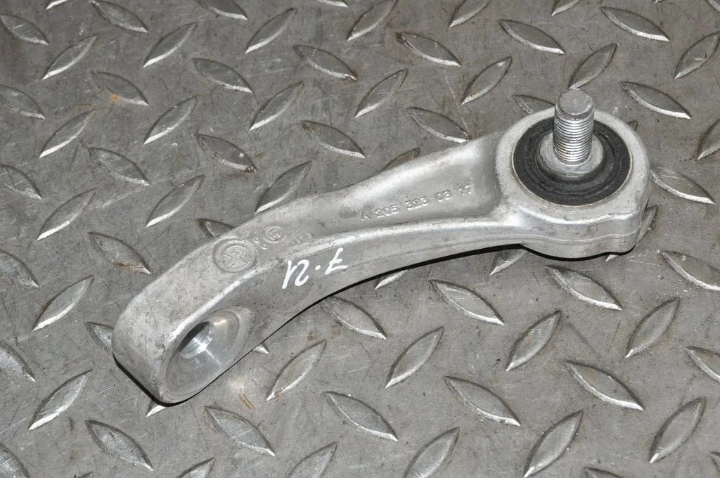 Front anti-roll bar/stabilizer link – Mercedes-Benz C-Class W205 (2014-2021)