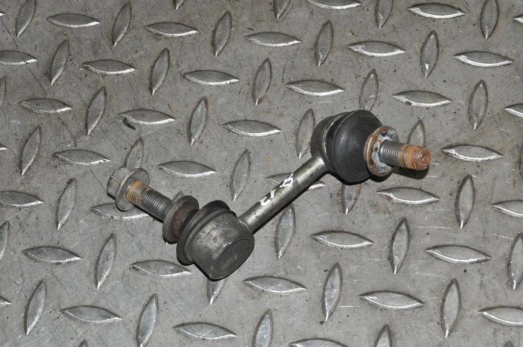 Front anti-roll bar/stabilizer link – right