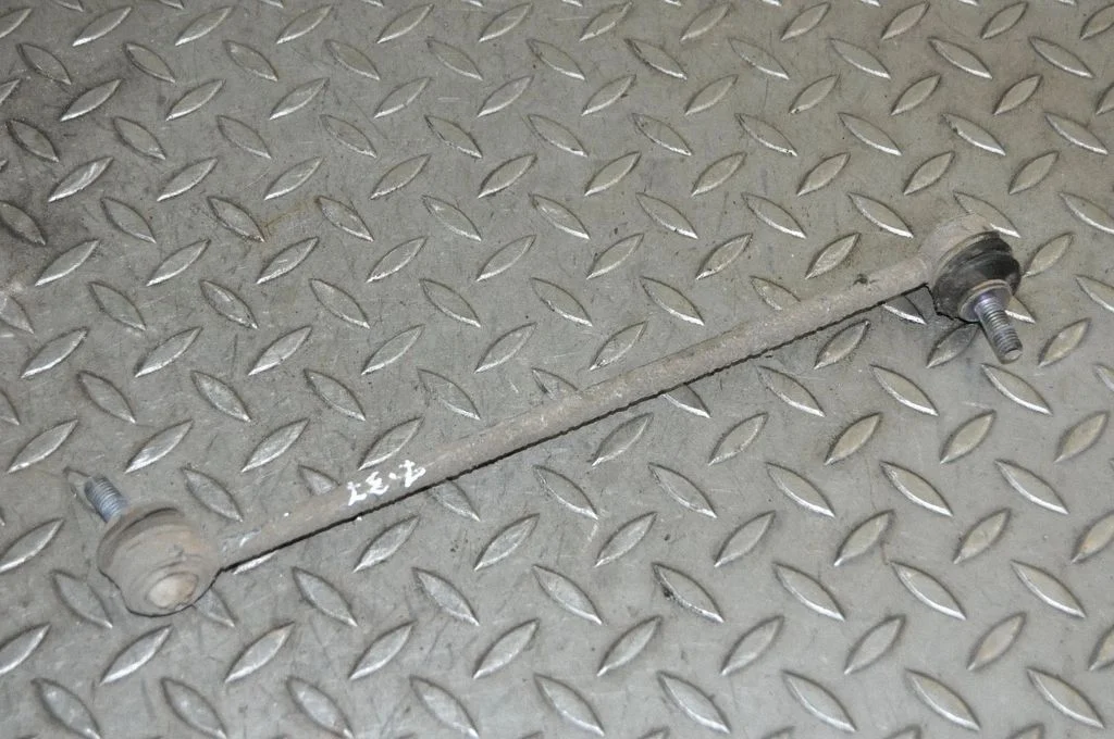 Priekšējā stabilizatora atsaite – labā