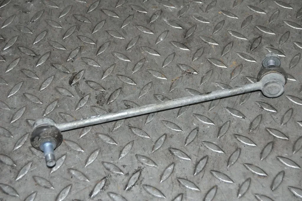 Priekšējā stabilizatora atsaite – BMW 6. sērija F12 F13 (2010-2018)