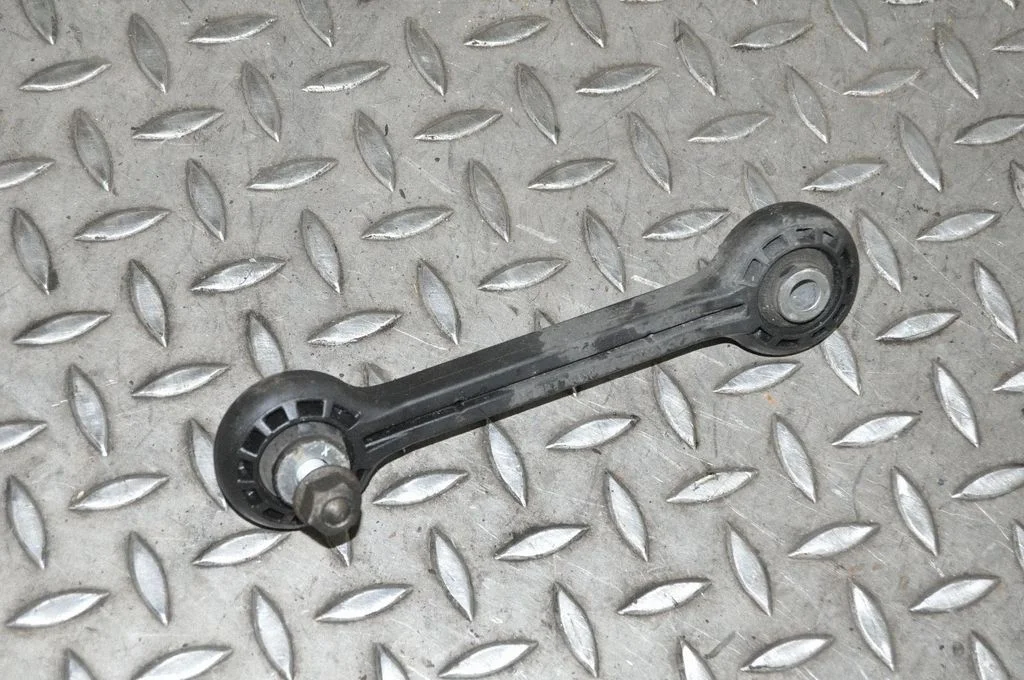 Priekšējā stabilizatora atsaite – Audi A4 Allroad B8 (2008-2016)