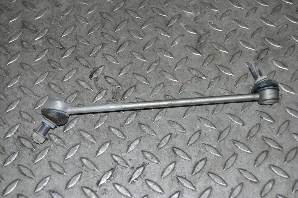 Priekšējā stabilizatora atsaite – BMW 6. sērija F12 F13 (2010-2018)