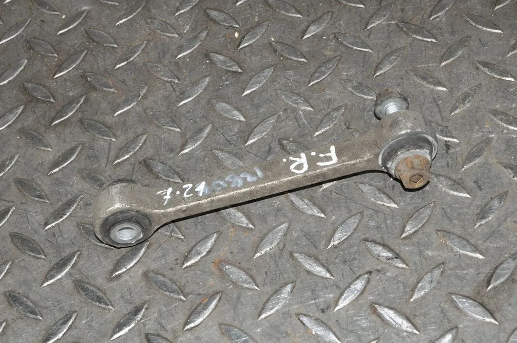Priekšējā stabilizatora atsaite – Audi RS5 (2010-2015)