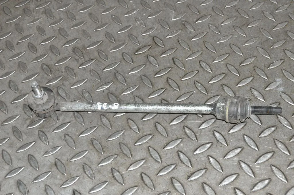 Priekšējā stabilizatora atsaite – kreisā