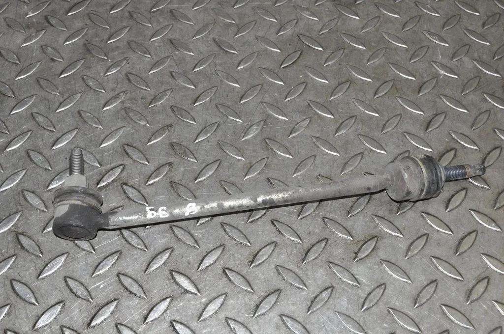 Priekšējā stabilizatora atsaite – labā