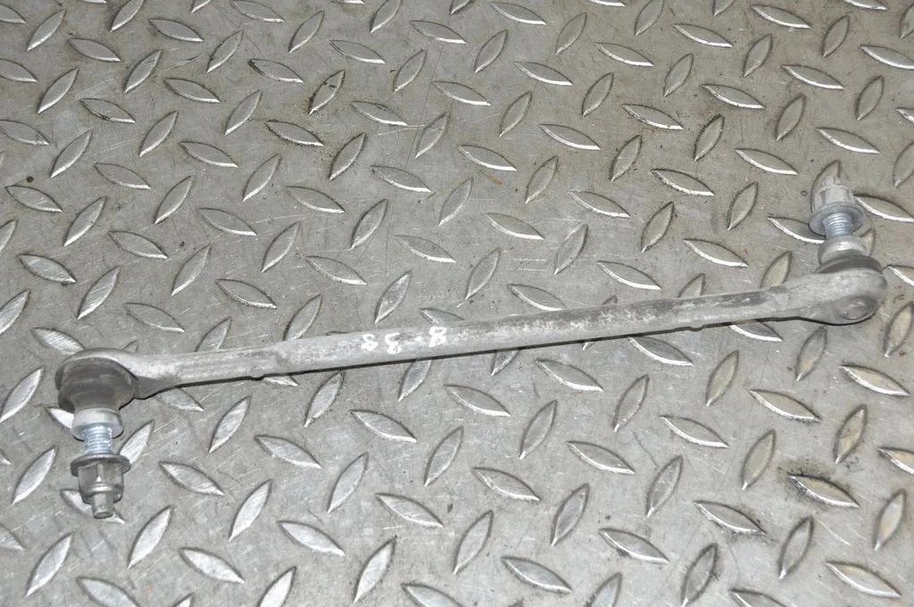 Priekšējā stabilizatora atsaite – labā