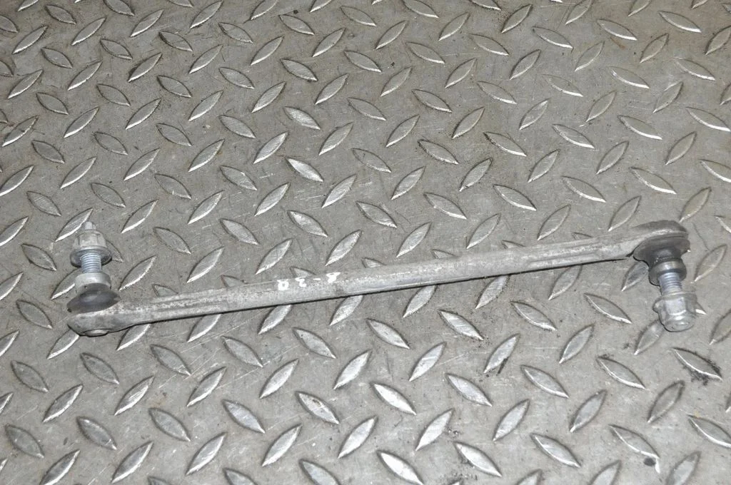 Priekšējā stabilizatora atsaite – kreisā