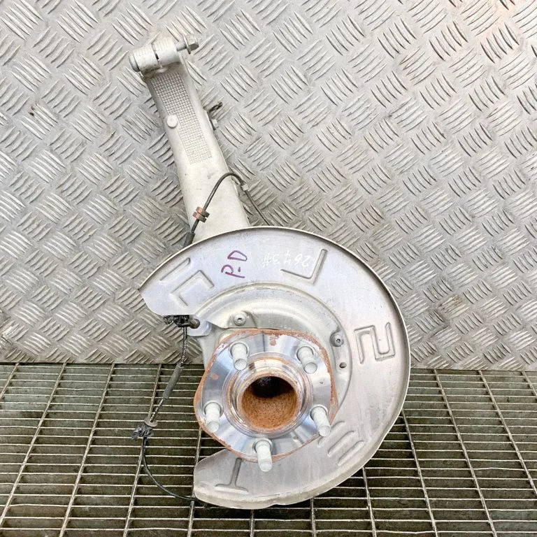 Front wheel hub 104476100E