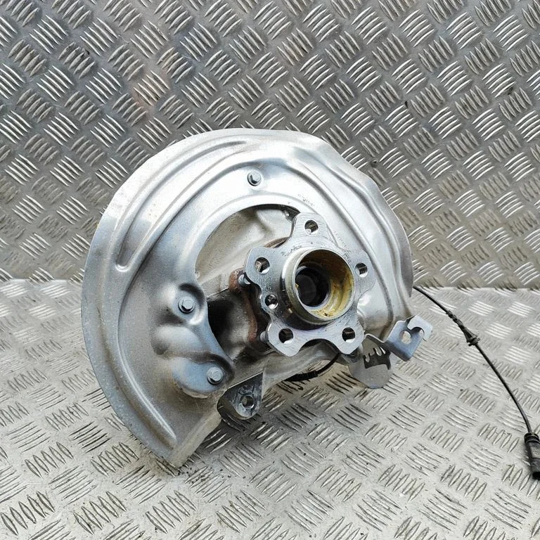 Front wheel hub 6871193